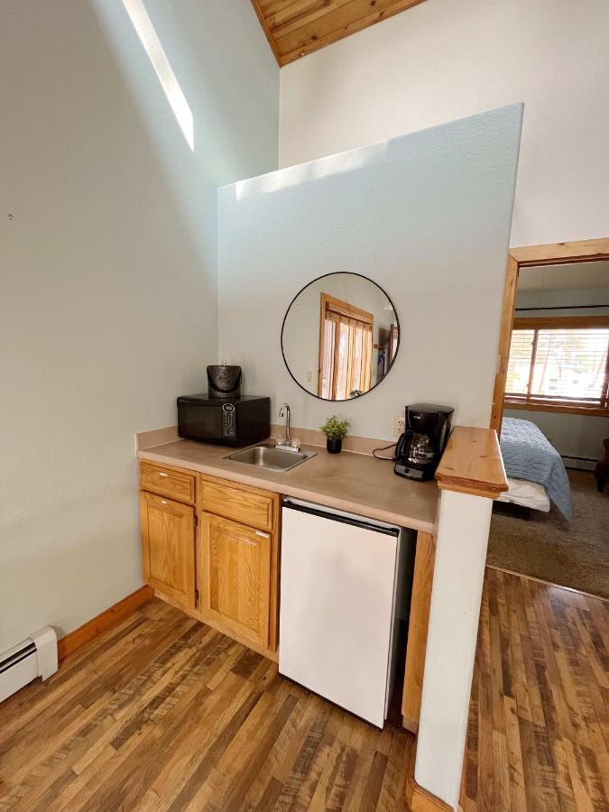 Cabin A Suite Bed And Breakfast Woodland Park Exterior photo