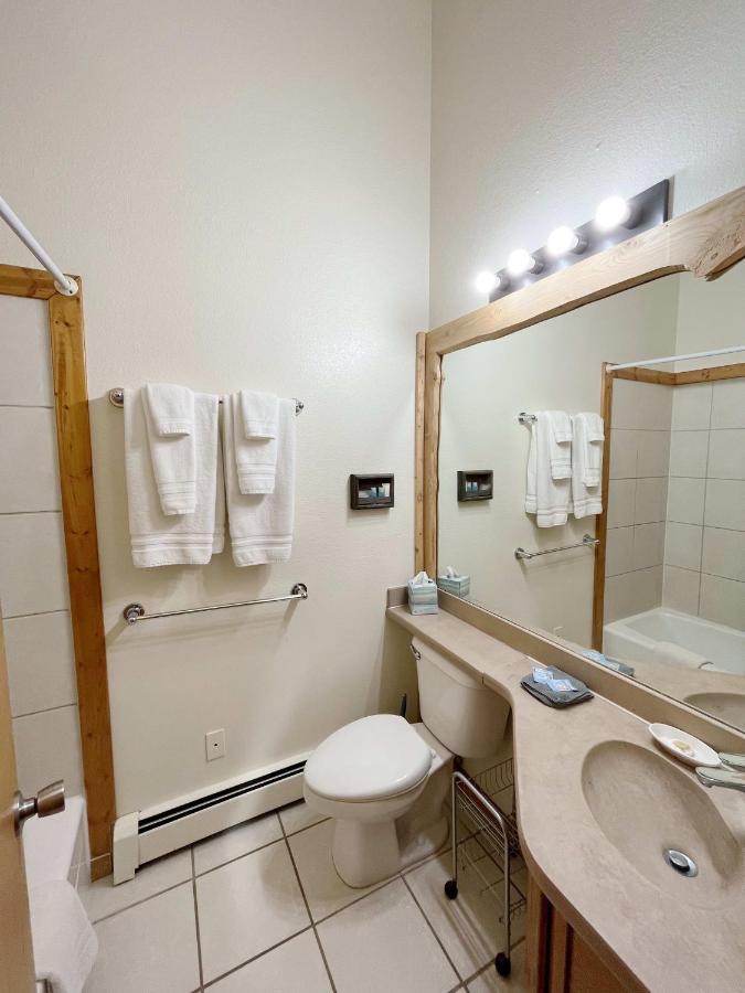 Cabin A Suite Bed And Breakfast Woodland Park Exterior photo